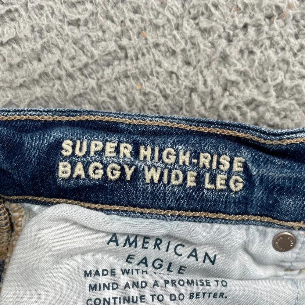 American Eagle Jeans Womens 2 Blue Baggy Wide Leg Super High Rise Distressed